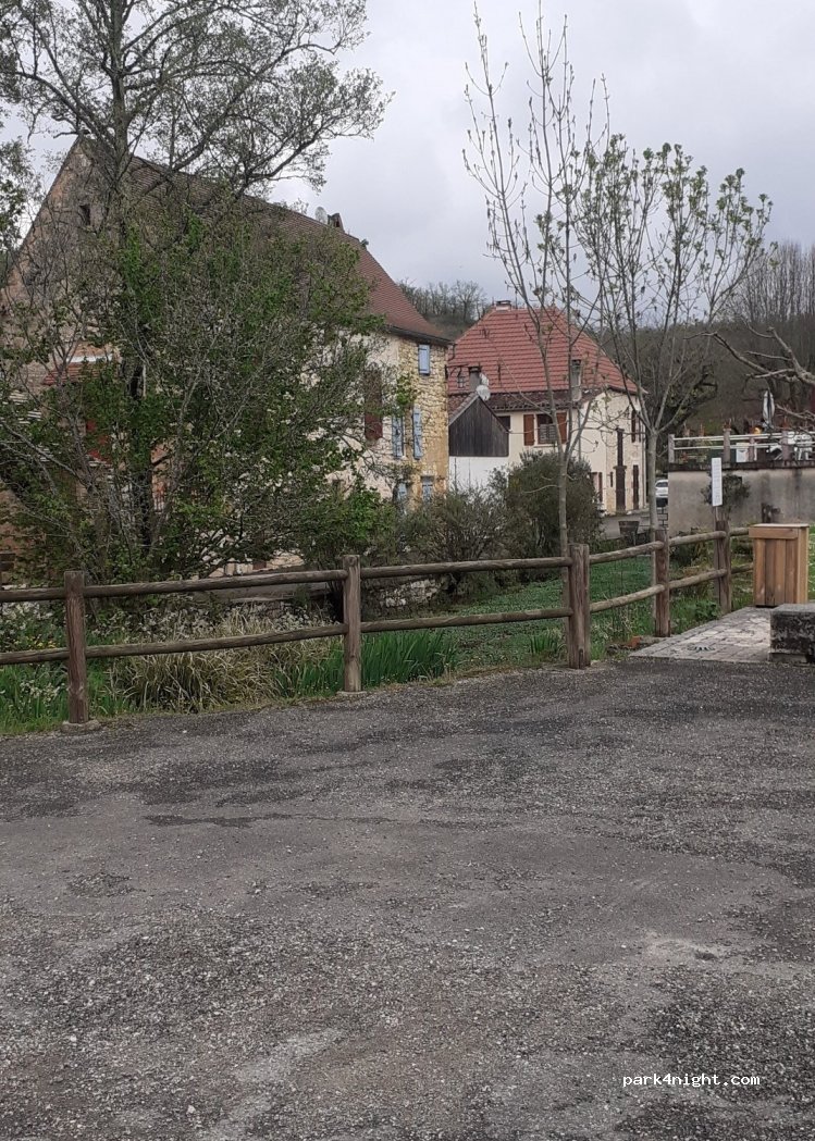 (46150) gigouzac - place de la mairie — foto 3