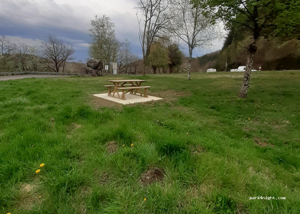 (15220) Saint-Mamet-la-Salvetat - Unnamed Road — foto