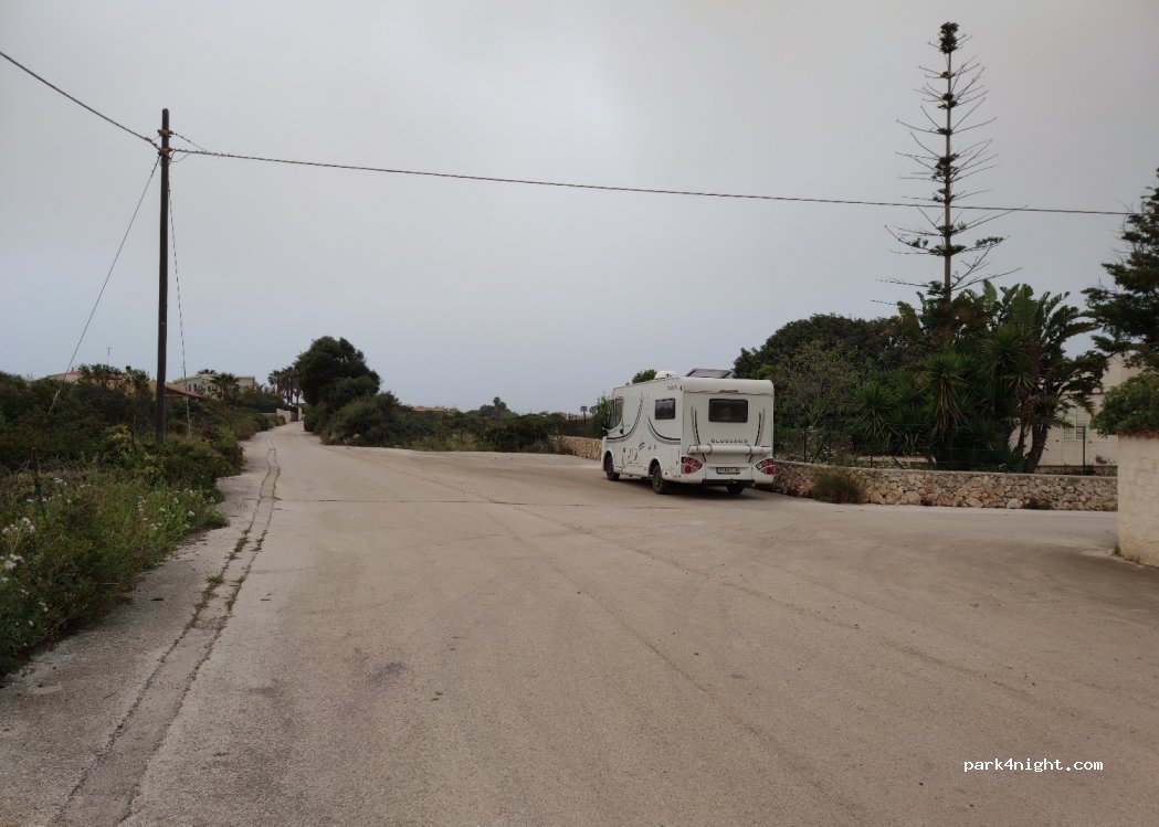 (96100) Siracusa - 85 Via Capo Passero — foto
