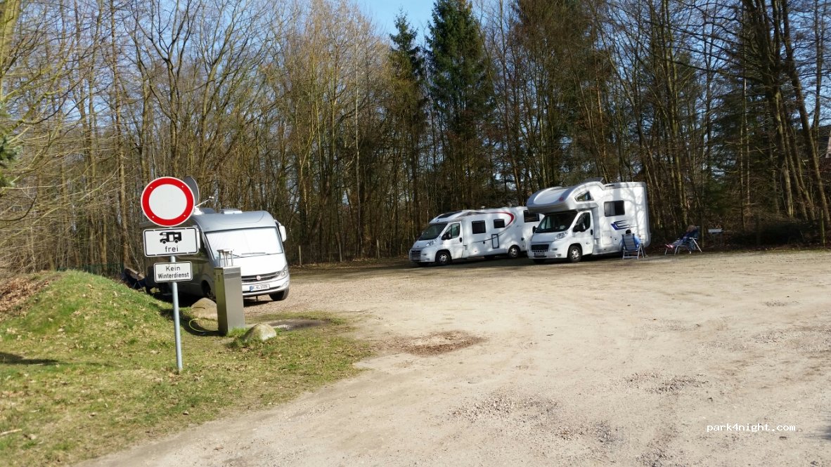 Wohnmobilstellplatz am Waldbad in Salzhausen — foto
