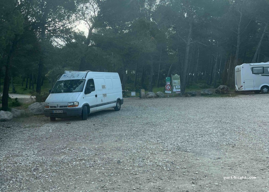 (13210) Saint-Rémy-de-Provence - Cours du Relais de Télévision — foto 3