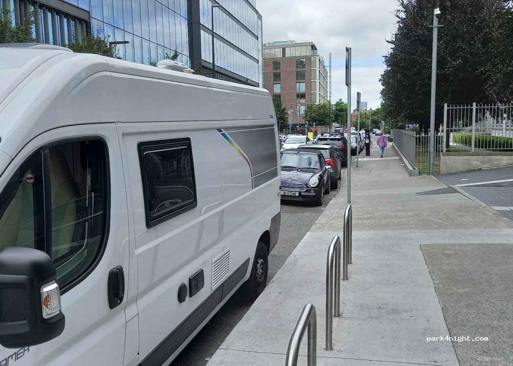 (D04 T2R3) Dublin - 9 Shelbourne Avenue — foto