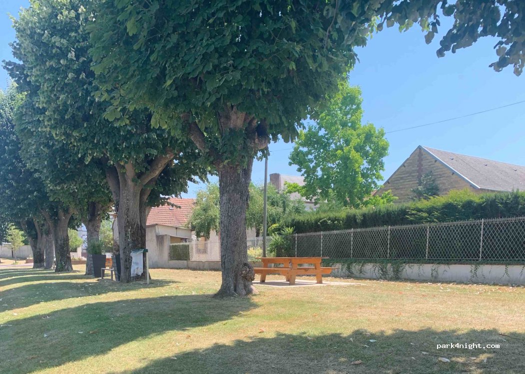 (45320) Courtenay - 1 Rue Jean Jaurès — foto 2