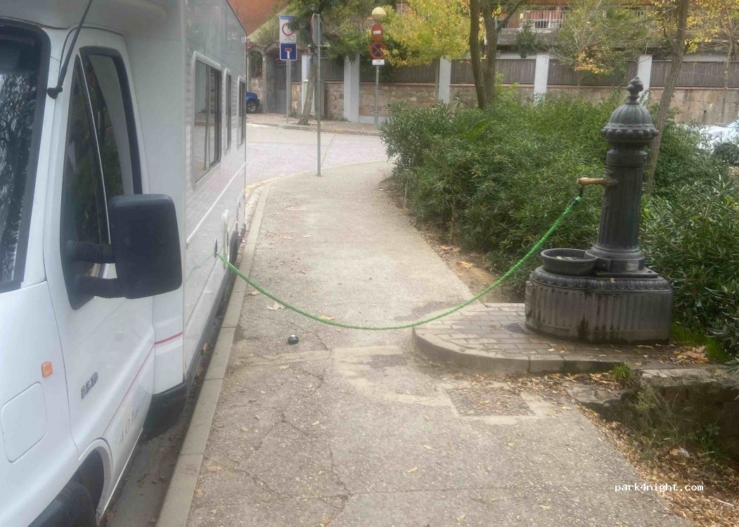 (08017) Barcelona - 1 Carretera de Vallvidrera a les Planes — foto 2