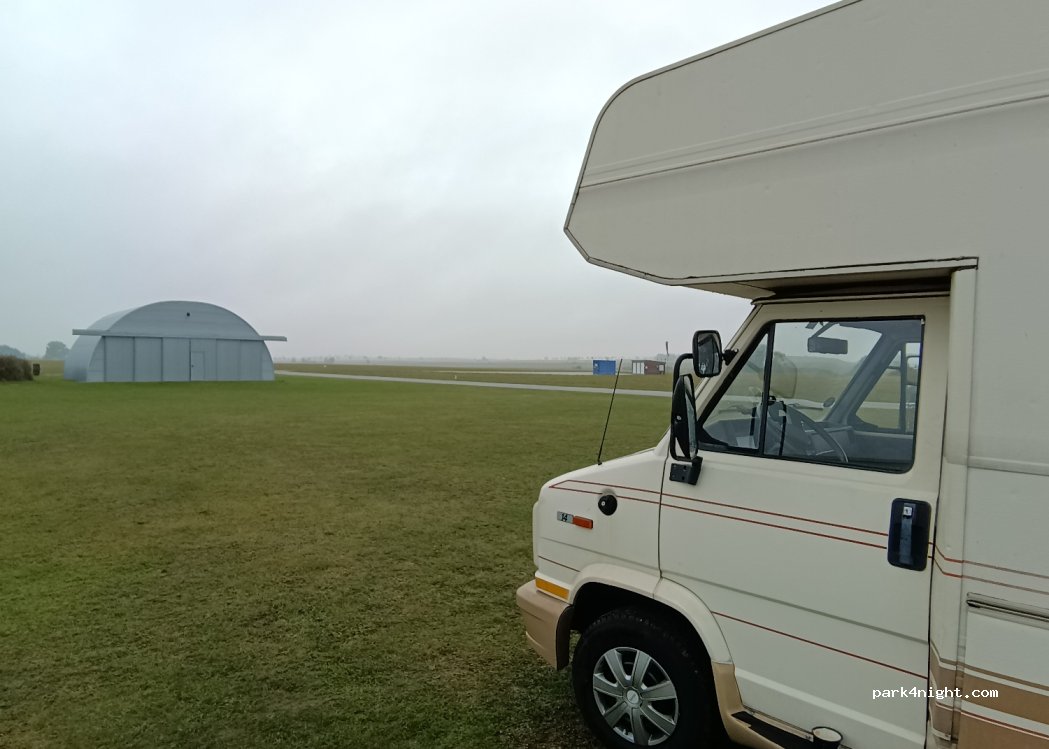 Wohnmobilstellplatz Flugplatz Pasewalk — foto 3