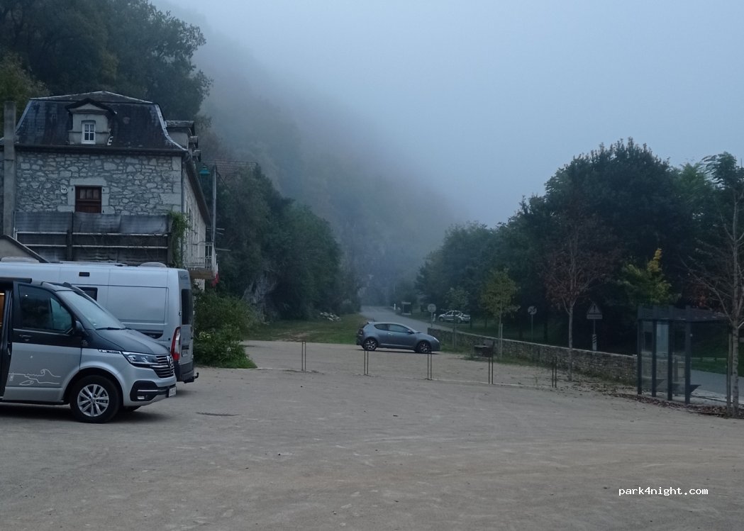 (46160) Montbrun - 57 Place de la Mairie — foto