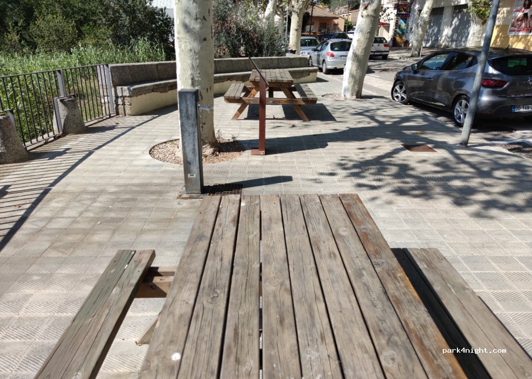 (17700) La Jonquera - 6 Plaça de l'Illa — foto 2