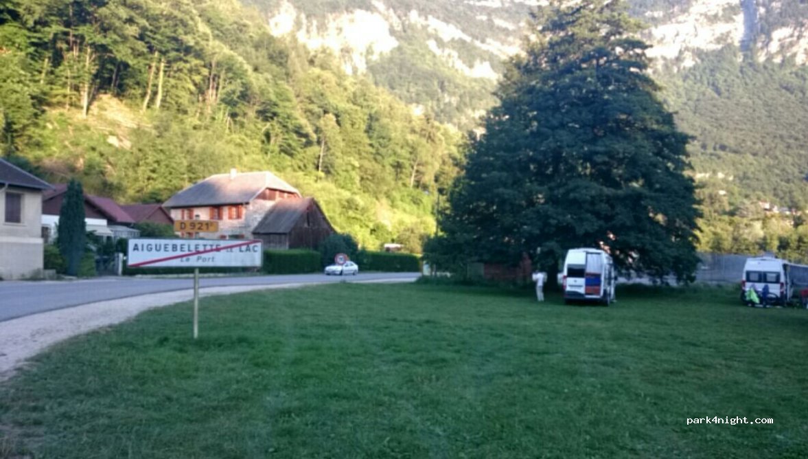 (73610) Aiguebelette-le-Lac - D921D — foto