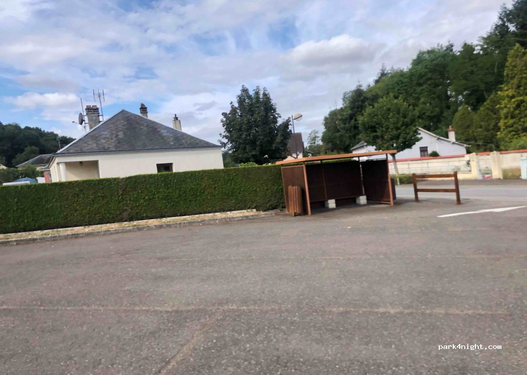 (28220) Cloyes-sur-le-Loir - 2-4 Rue du Colonel Boussa — foto 2
