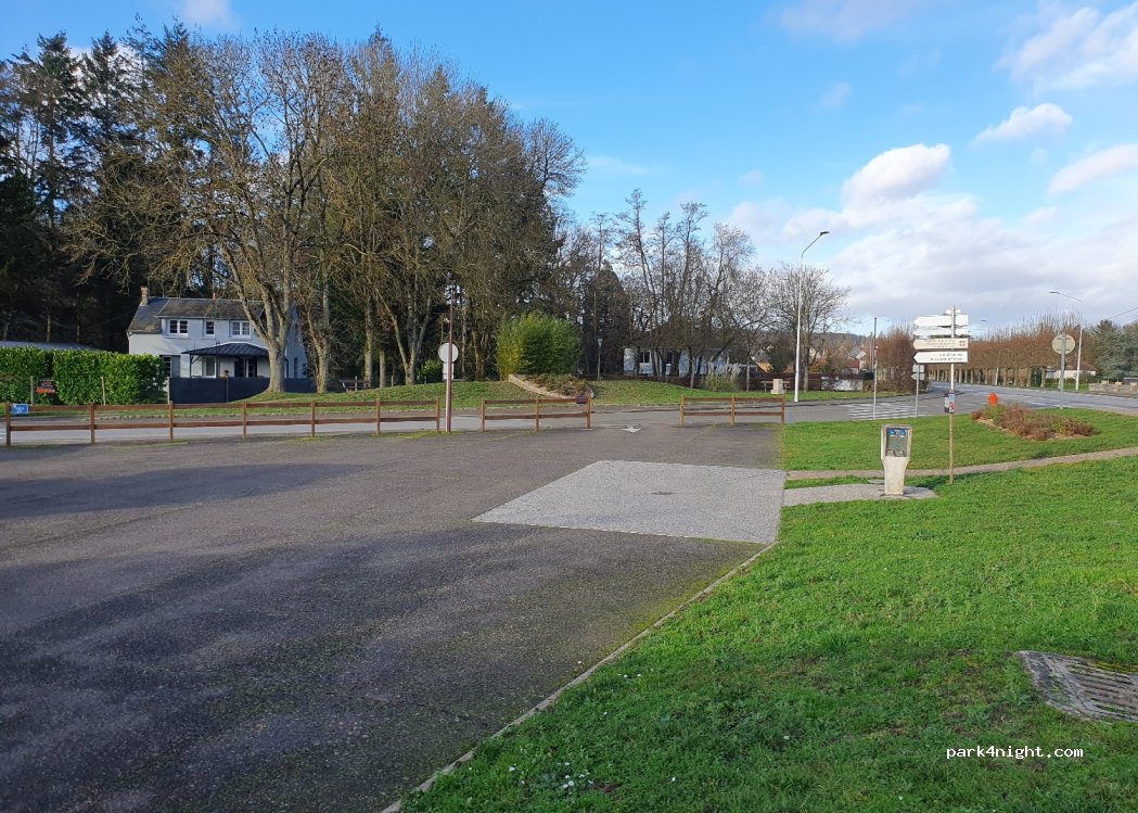 (28220) Cloyes-sur-le-Loir - 2-4 Rue du Colonel Boussa — foto 3
