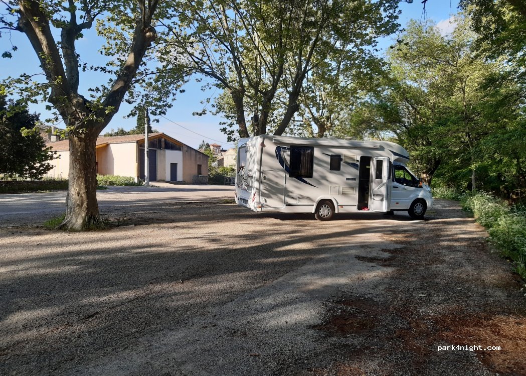 (30330) Tresques - 86 Place du Marché — foto