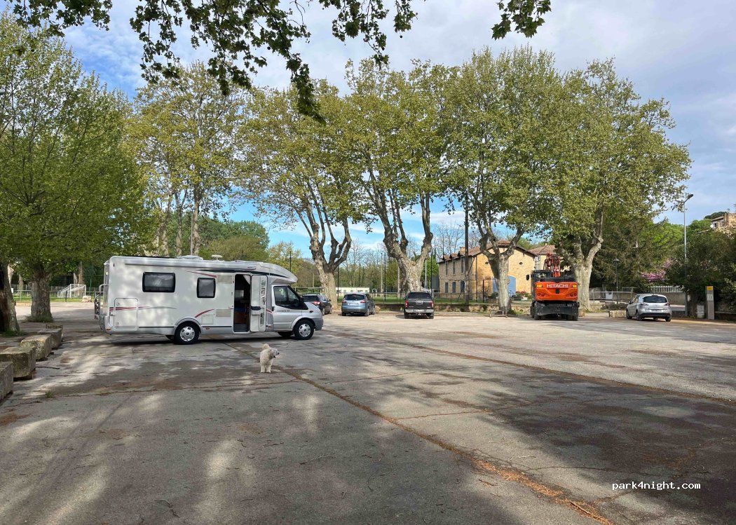 (30330) Tresques - 86 Place du Marché — foto 5