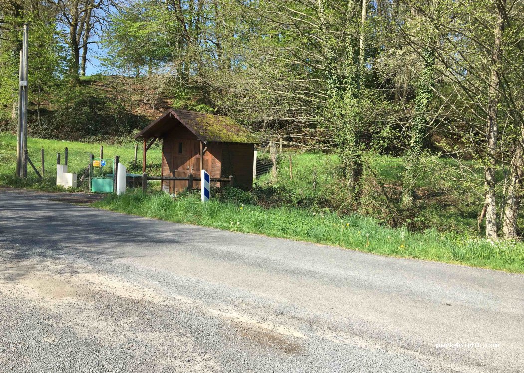 (87500) Saint-Yrieix-la-Perche - 4 La Peyronnie — foto