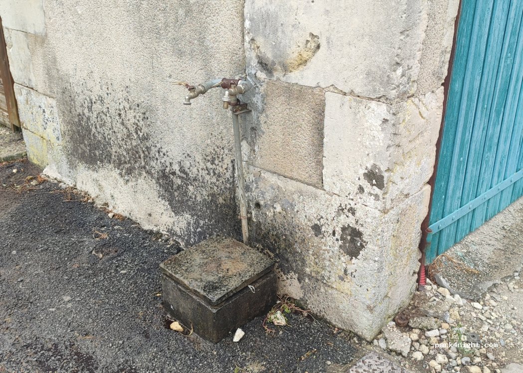 (17120) Épargnes - 1 Place de la Mairie — foto 2