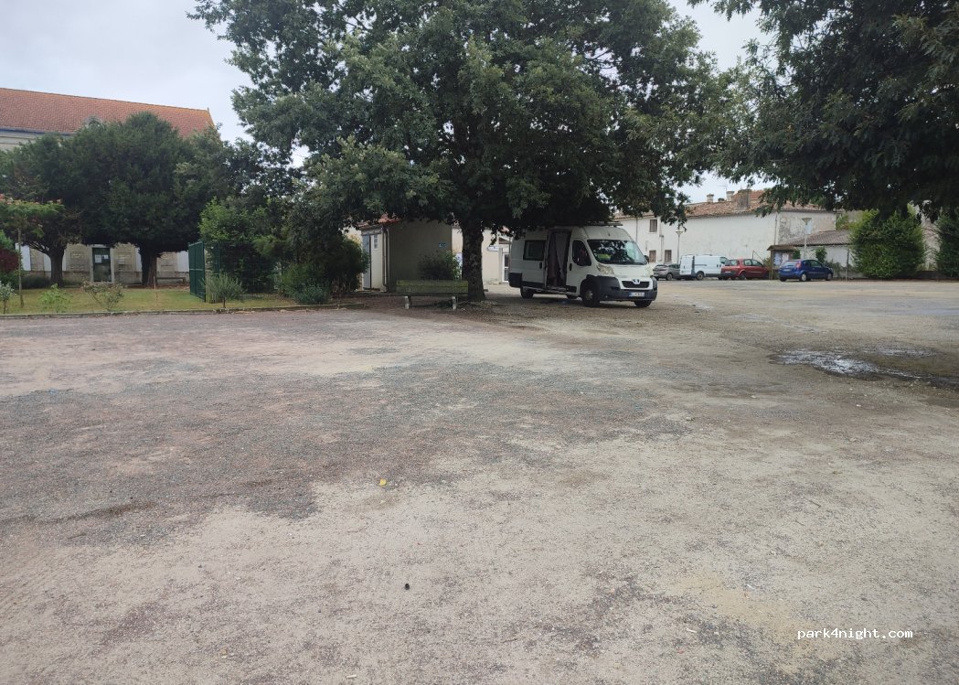 (17120) Épargnes - 1 Place de la Mairie — foto 4