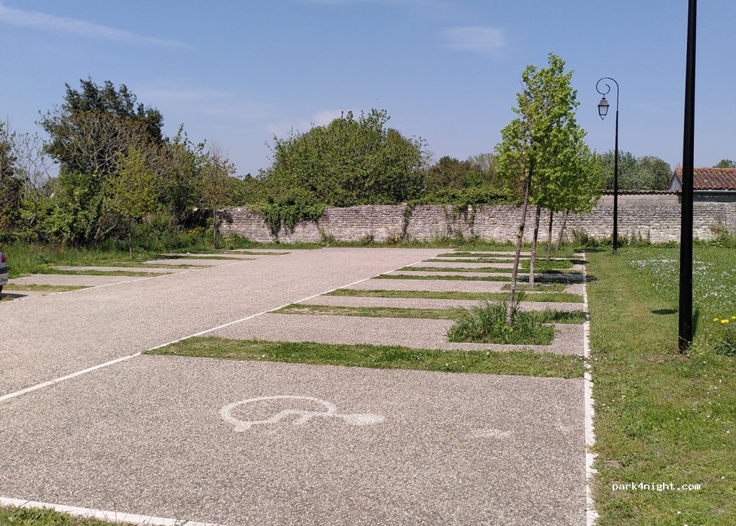 (17430) Saint-Hippolyte - 5 Rue du Portail Rouge — foto 2
