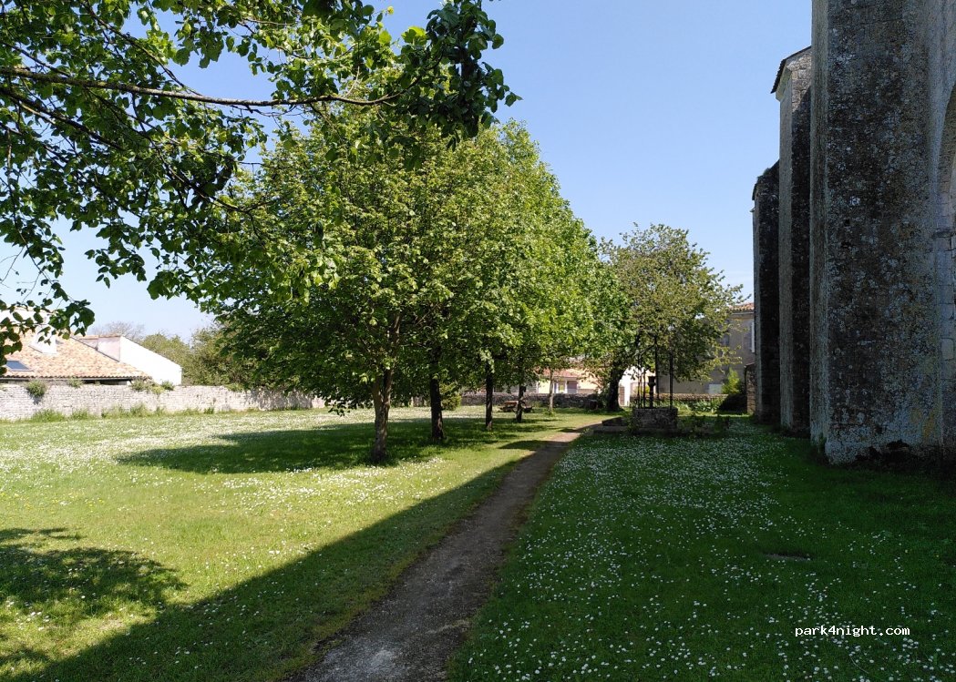 (17430) Saint-Hippolyte - 5 Rue du Portail Rouge — foto 3
