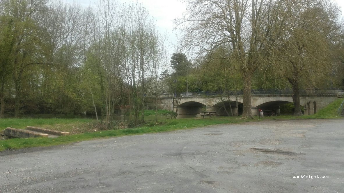 (18290) Charost - 4 Place des Ponts — foto 2