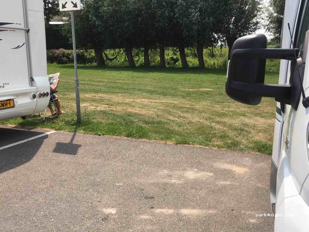 () Oud-Beijerland - 31 Randweg — foto 2