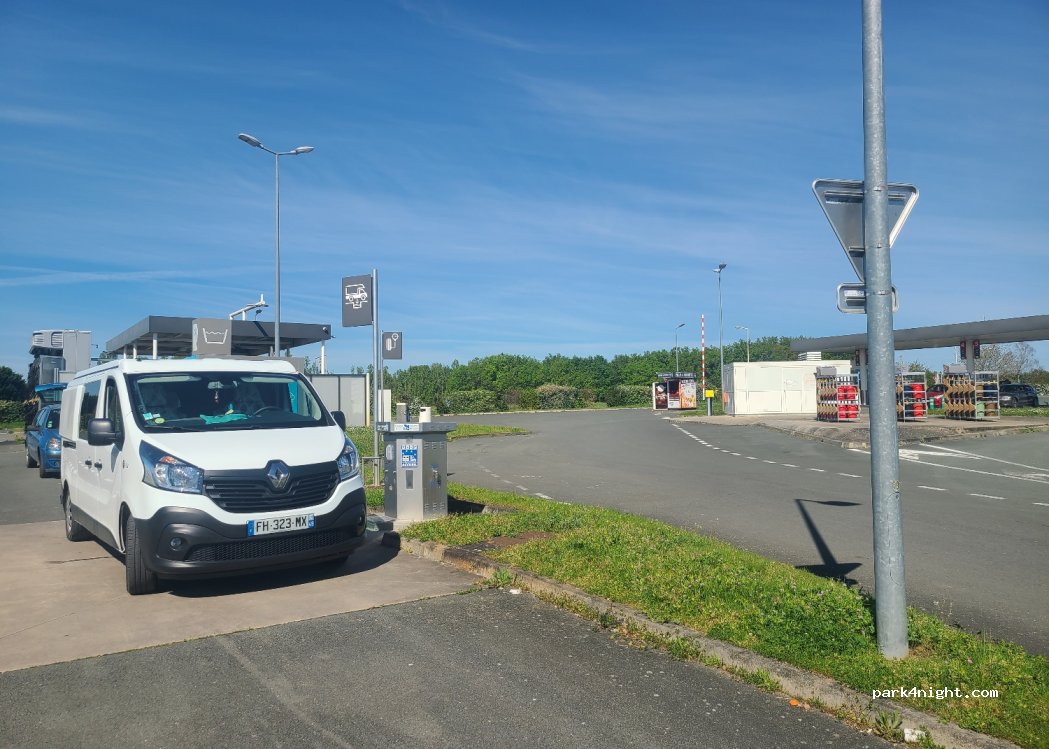 (49800) Loire-Authion - La Perrière — foto