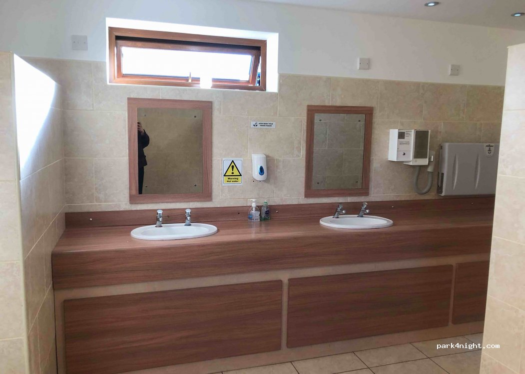 Brecon Beacons Caravan Touring Park - Caravan Camping and Motorhomes — foto 3