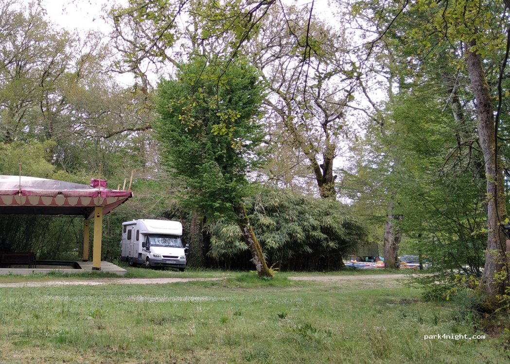 (33730) Villandraut - — foto