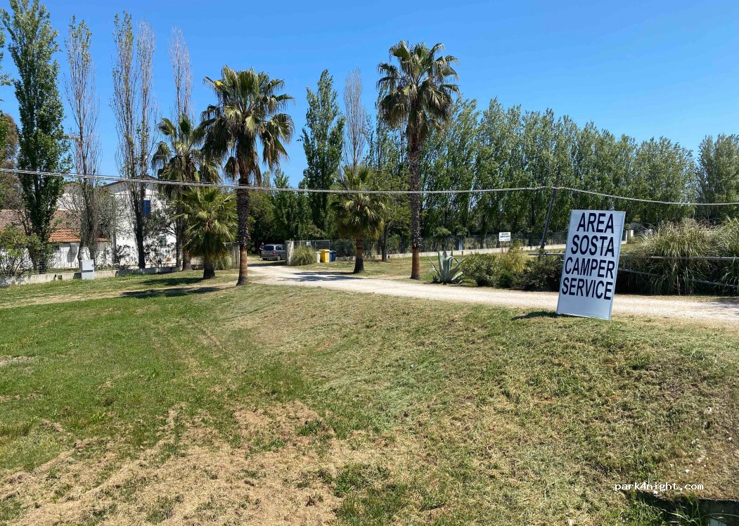 Area sosta camper V — foto