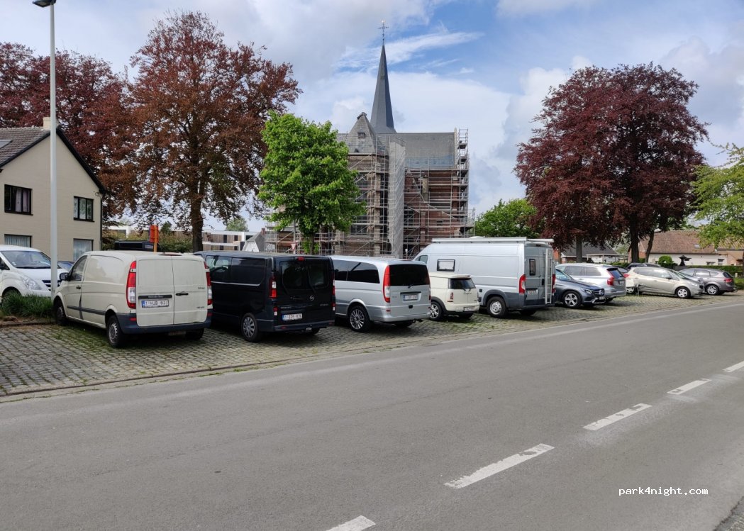 (2390) Malle - 54 Sint Jozeflei — foto