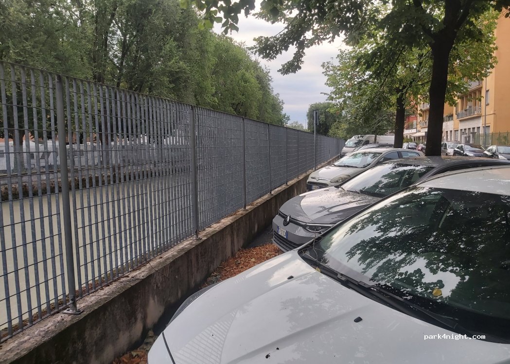 (37138) Verona - 2 Via G. Camuzzoni — foto 2