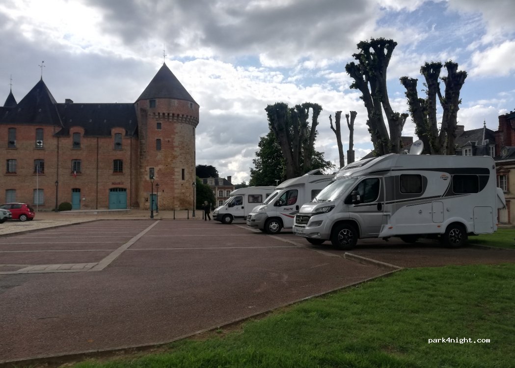 (61230) Gacé - 3-430 Rue du Marché aux Bestiaux — foto