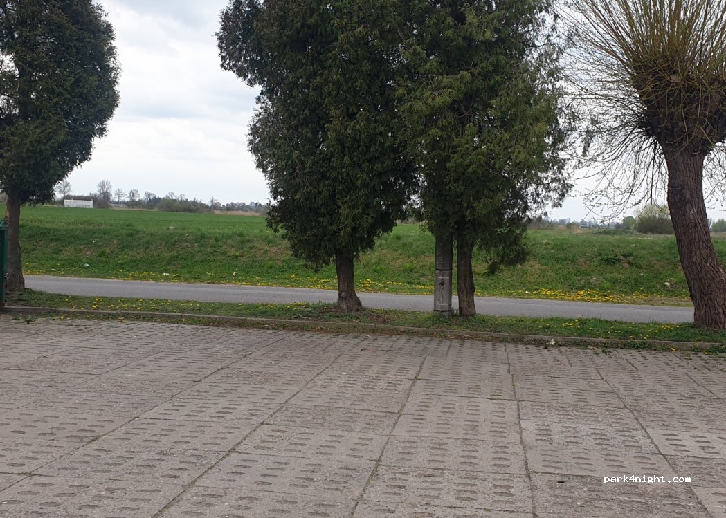 (82-100) Nowy Dwór Gdański - Cmentarna — foto