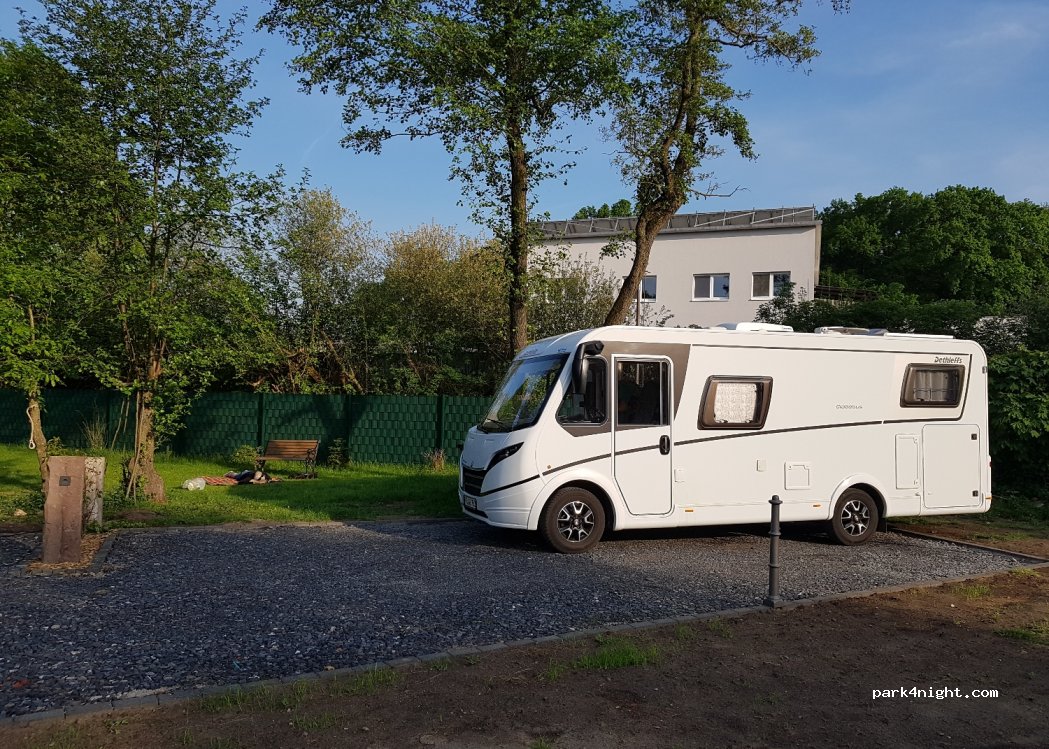 Wohnmobil-Stellplatz an der Erholung — foto