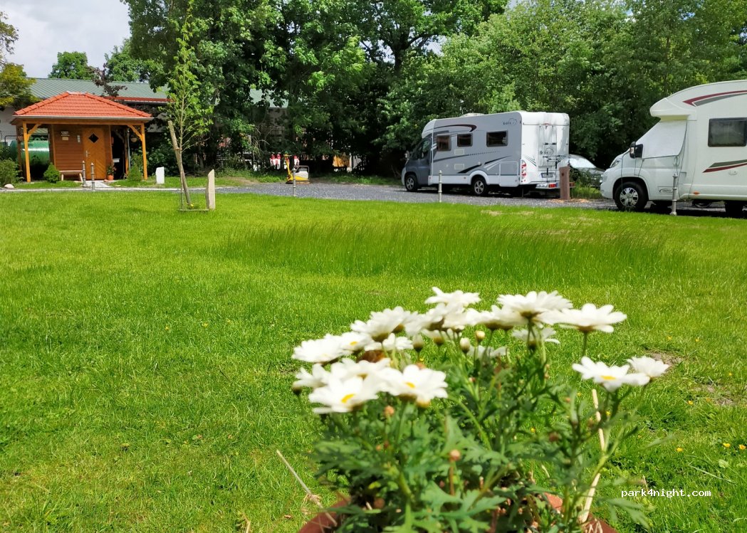 Wohnmobil-Stellplatz an der Erholung — foto 3