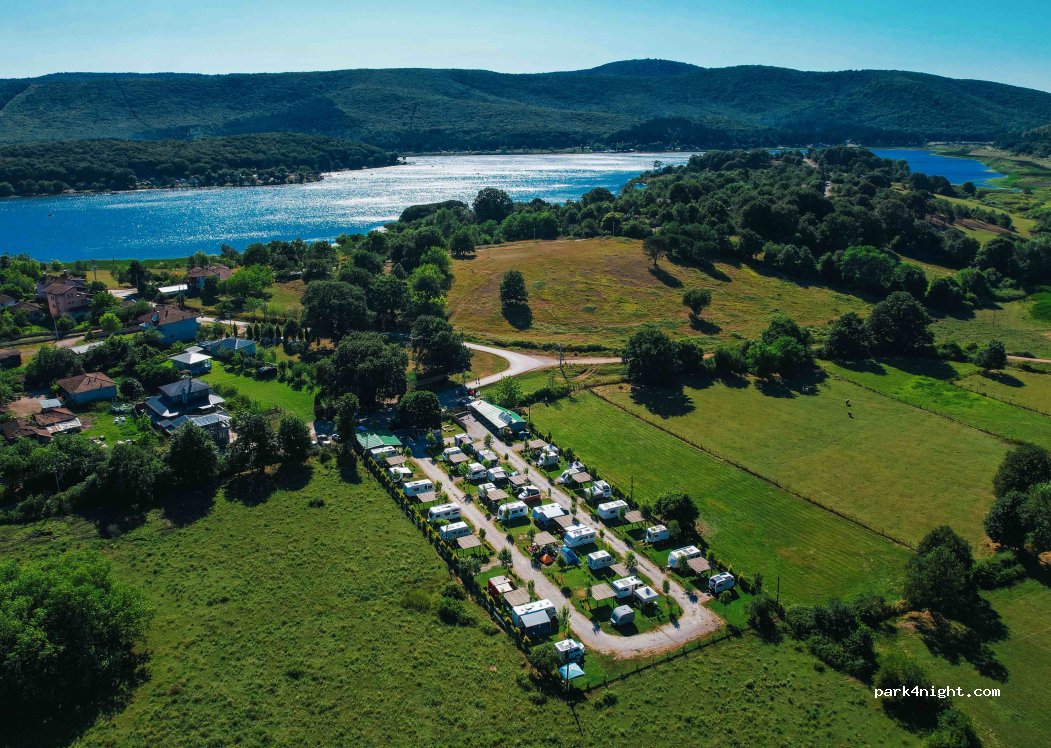 Forest Lake Caravan Camping — foto