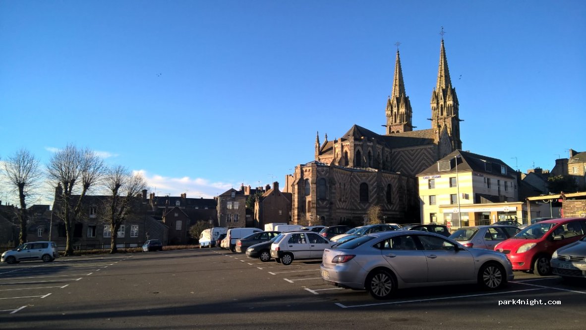(61600) La Ferté-Macé - 4 Place du Château — foto