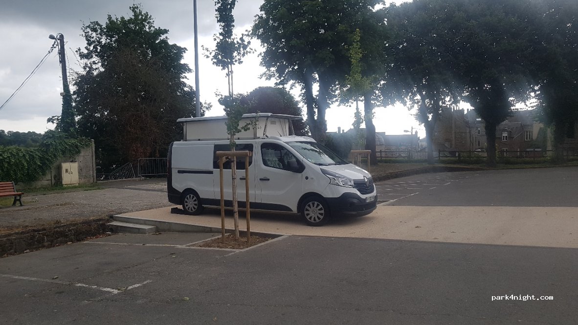 (61600) La Ferté-Macé - 4 Place du Château — foto 3