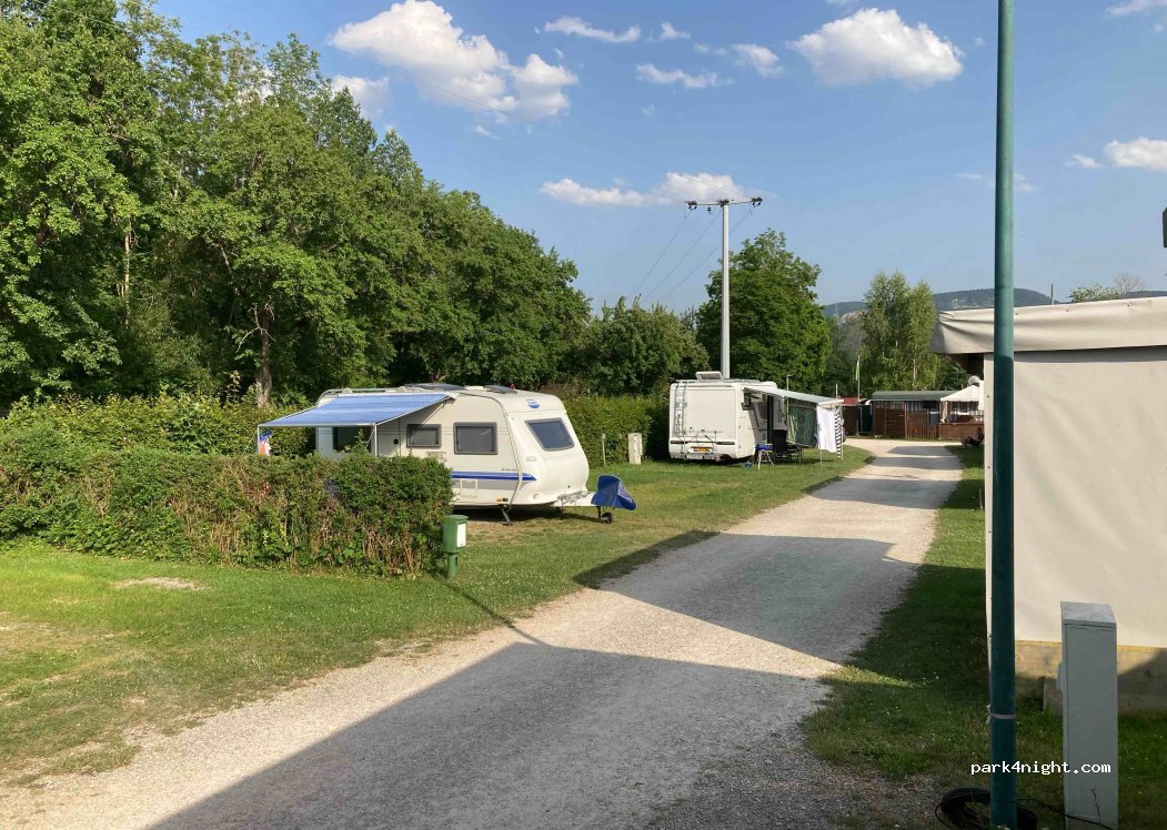 Camping at the lake — foto 2