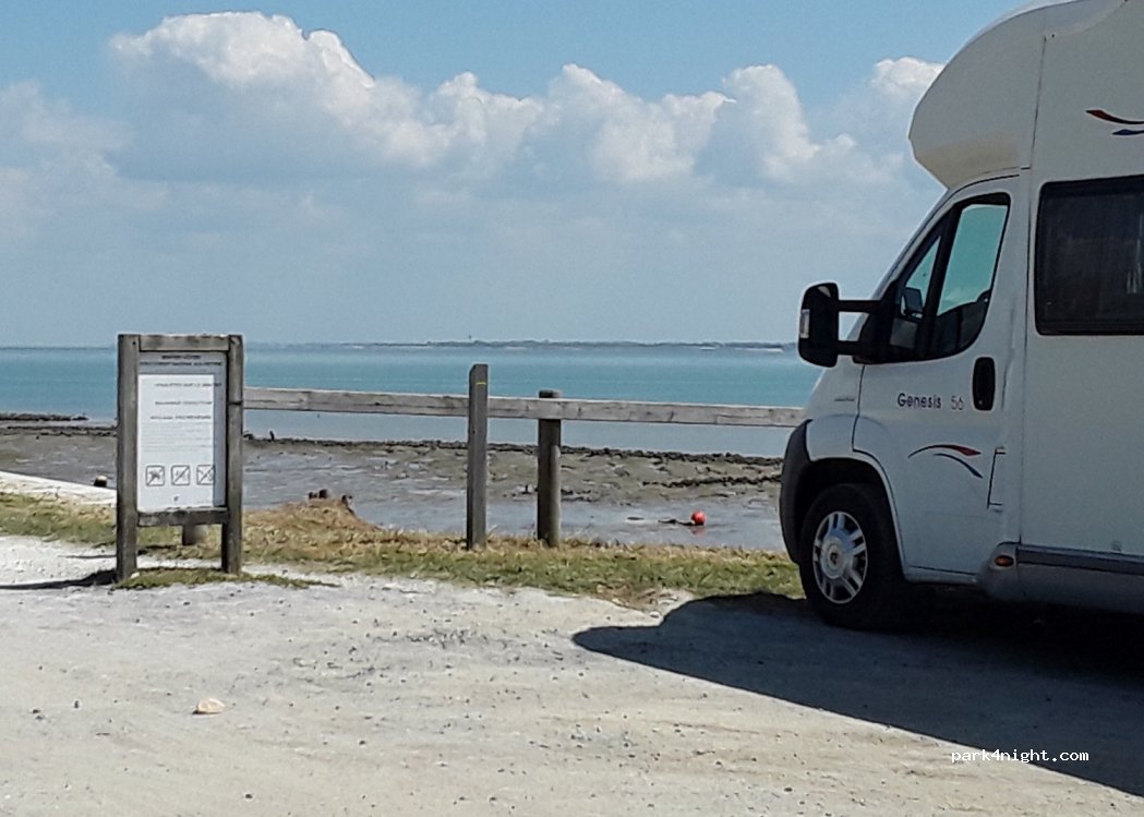 (17630) La Flotte - 1 Route du Fort la Prée — foto