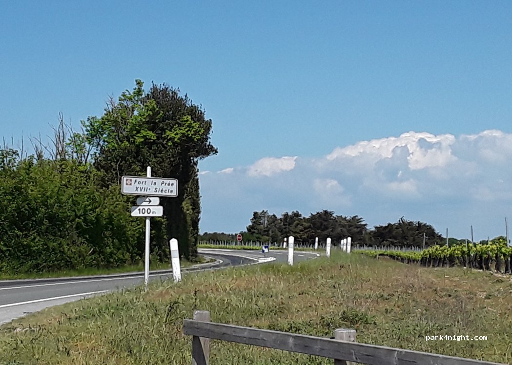 (17630) La Flotte - 1 Route du Fort la Prée — foto 2