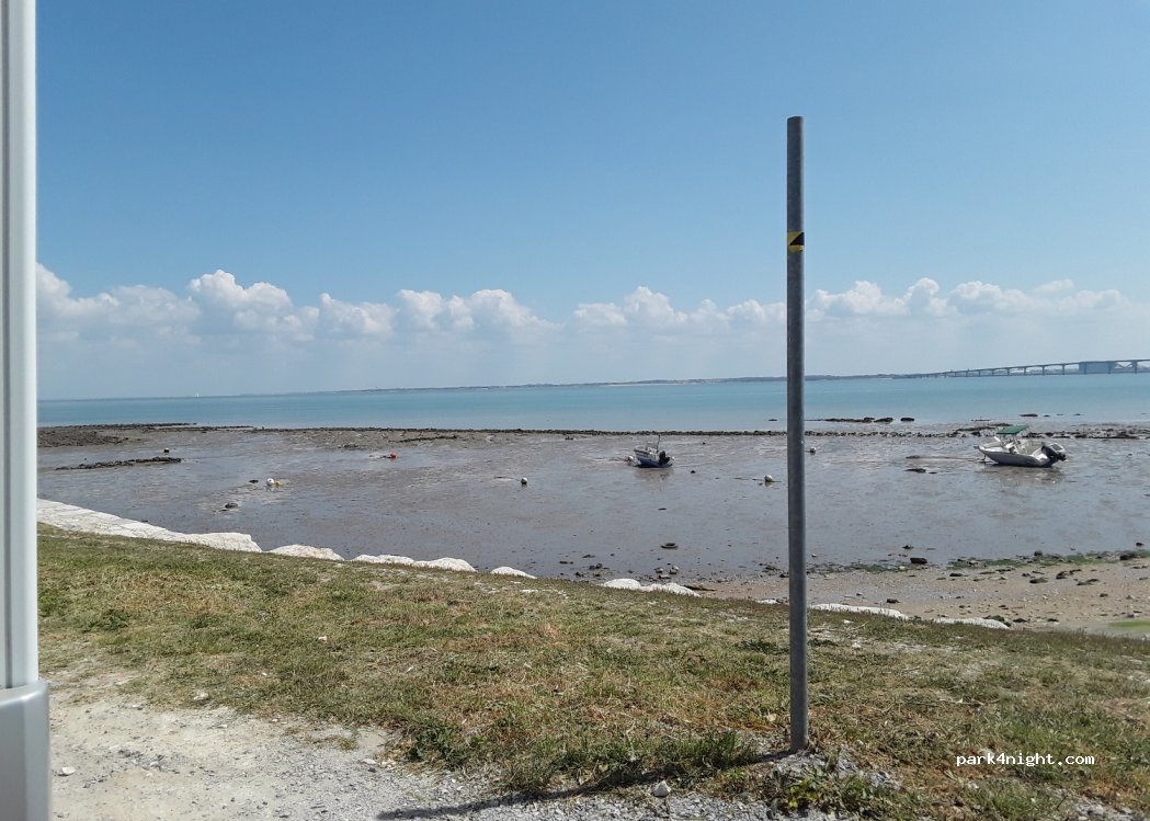 (17630) La Flotte - 1 Route du Fort la Prée — foto 3