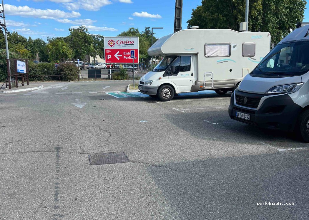 (30130) Pont-Saint-Esprit - 17 Rue des Trois Journées — foto