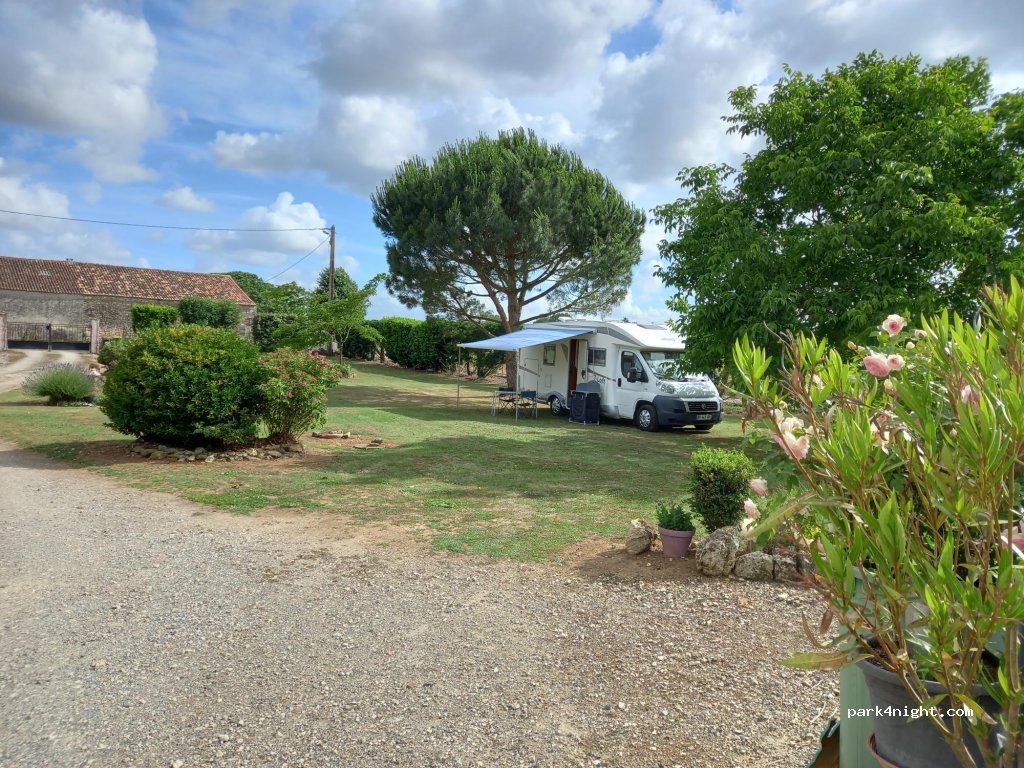 (17600) Balanzac - 3 Rue des Bassetries — foto 4