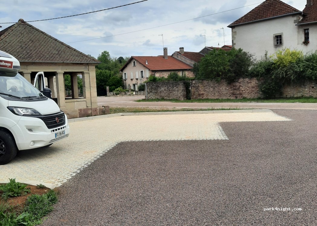 Aire de camping-cars Passavant-la-Rochère — foto 2