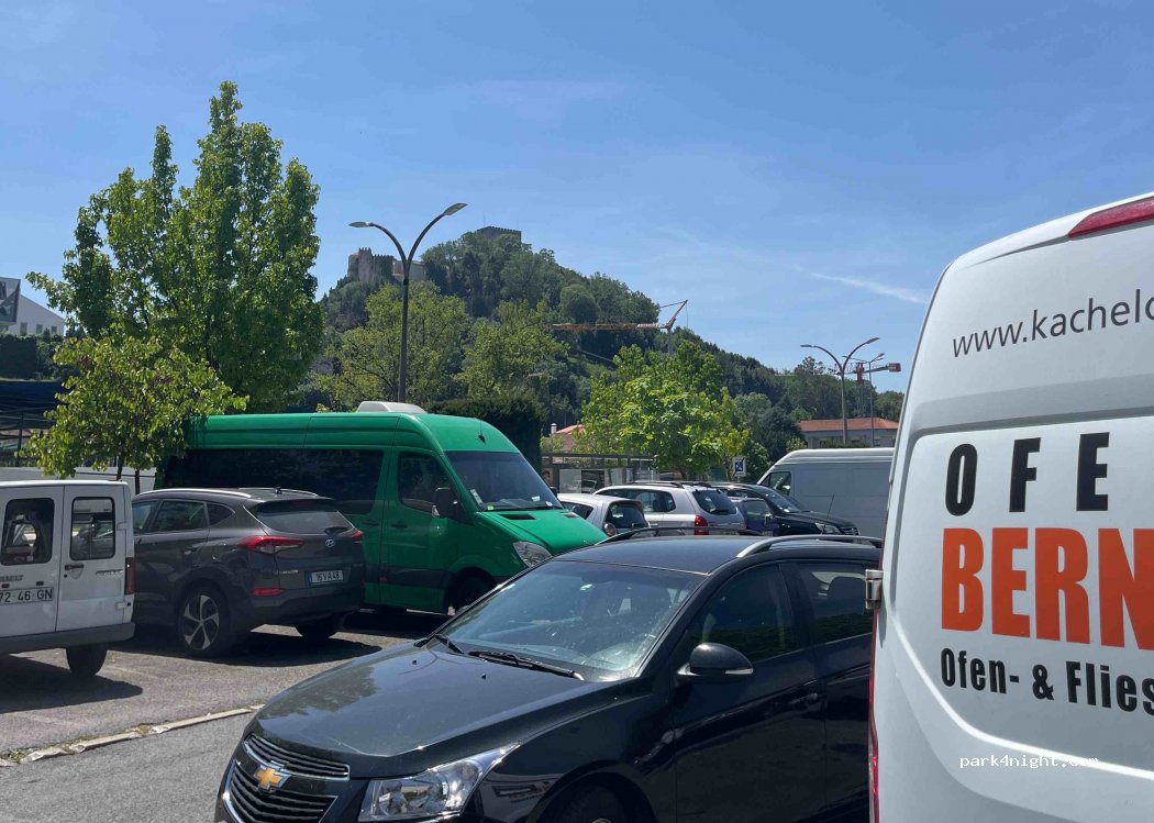 (2400-137) Leiria - Unnamed road — foto