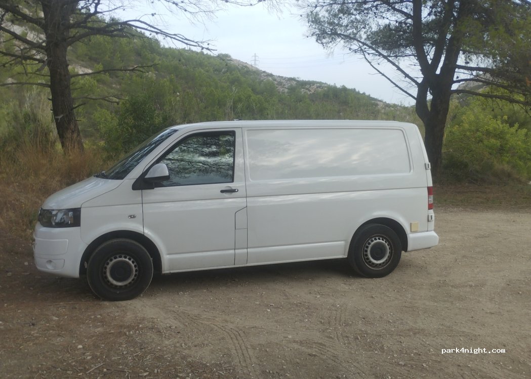 (13500) Martigues - Chem. du Trou du Loup — foto 3