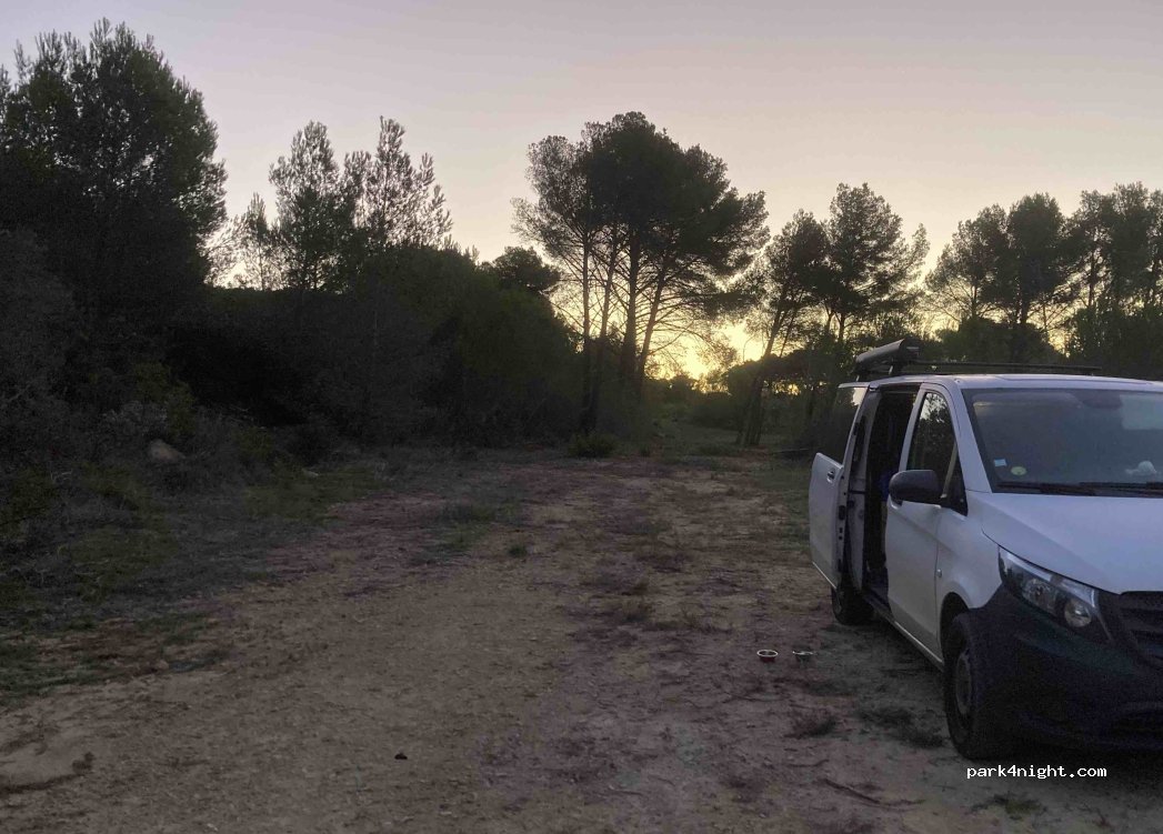 (13500) Martigues - Chem. du Trou du Loup — foto 5