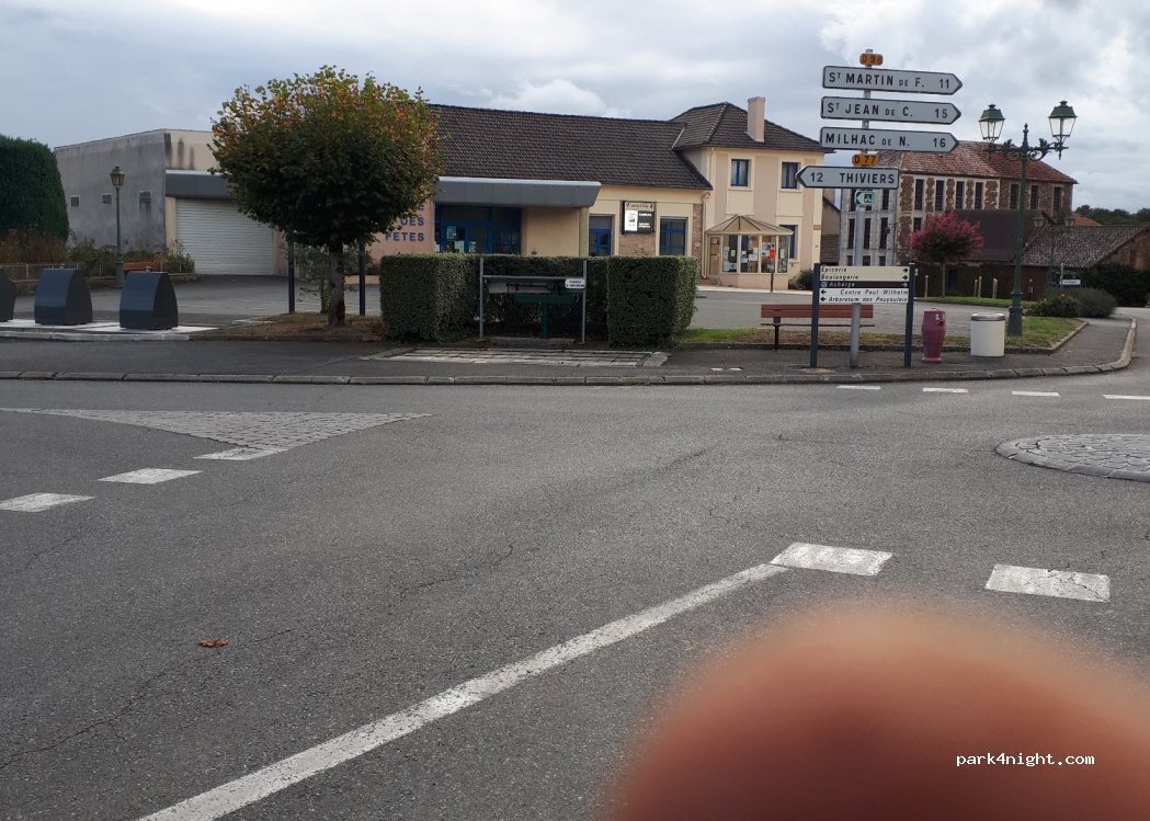 (24800) Saint-Jory-de-Chalais - 13 Route du Château d'Eau — foto