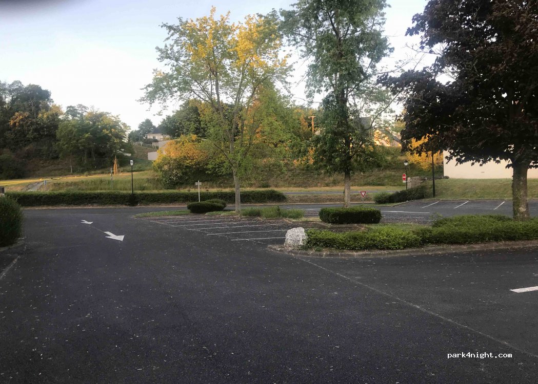 (49400) Varrains - 1 Place de l'Église — foto 2