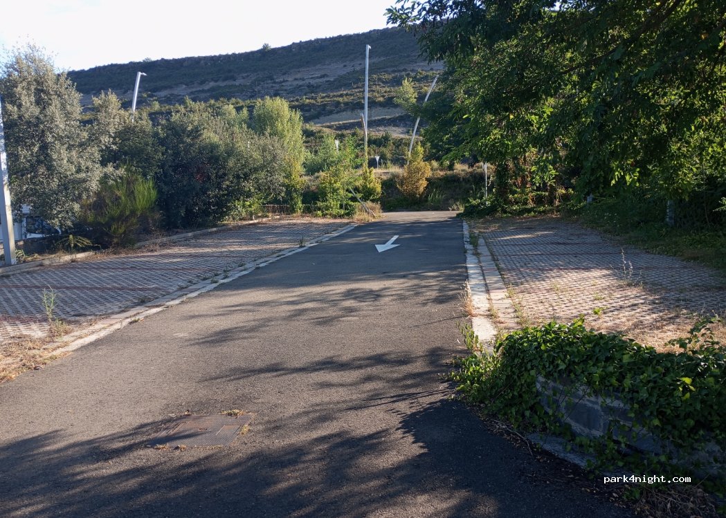 (22613) Latas - Unnamed Road — foto