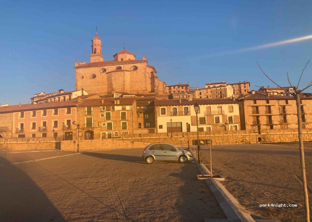 (44366) Orihuela del Tremedal - 3 Plaza Ayuntamiento — foto